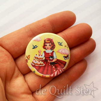 Button Vintage Meisje met taart