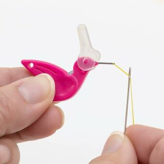 Prym | Love Hummingbird Draad-door-de-naald-haler ROZE