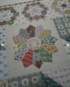 The Birdhouse | Patroon - Light &amp; Shade Quilt [D409]