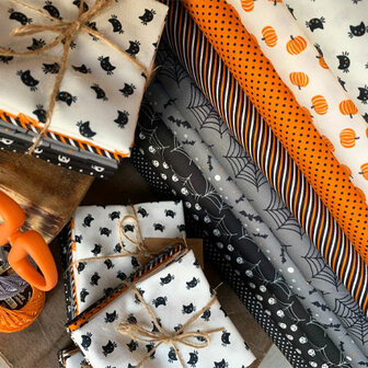 COUPON Holiday Essentials | Halloween Skulls zwart/wit [20733-12] 45x110cm