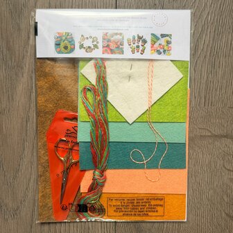 The Cinnamon Patch | DIY Pakket ' Little Owl Speldenkussen &amp; Scharen-hangertje' [CPK086]