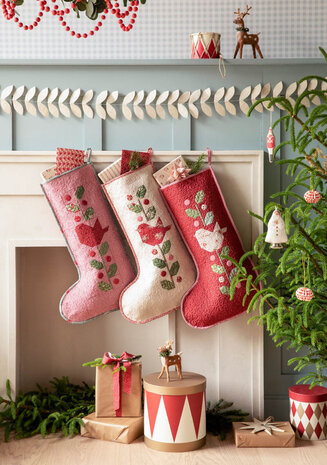 Tilda Merry Little Christmas | Mistletoe Red [100623]