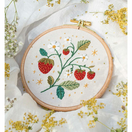 Emillie Ferris | Paint with Thread, in the garden