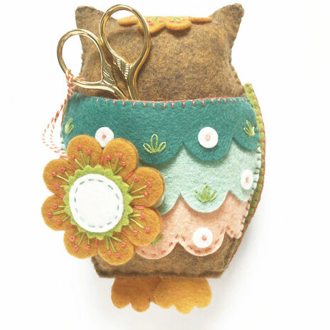 The Cinnamon Patch | DIY Pakket ' Little Owl Speldenkussen & Scharen-hangertje' [CPK086]